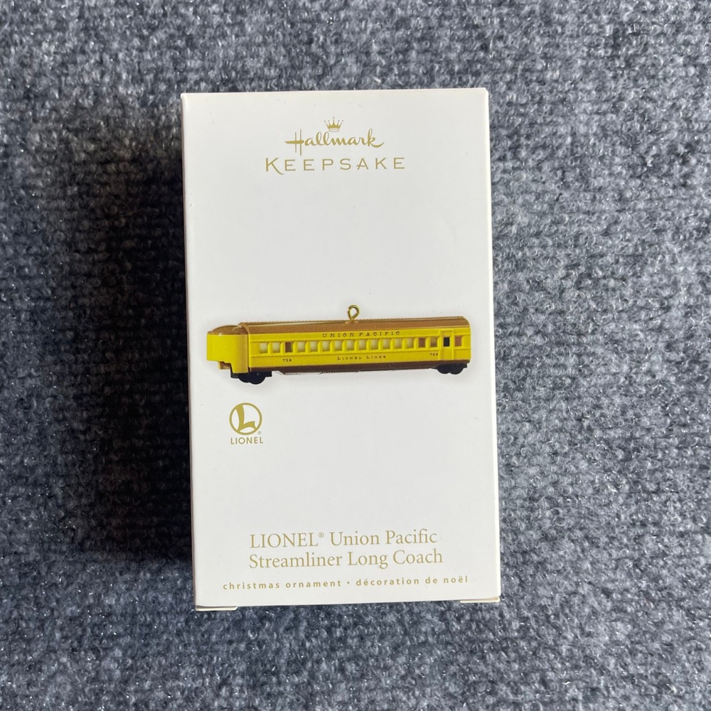 Hallmark Keepsake 2010 Lionel Union Pacific Streamliner Long Coach Ornament